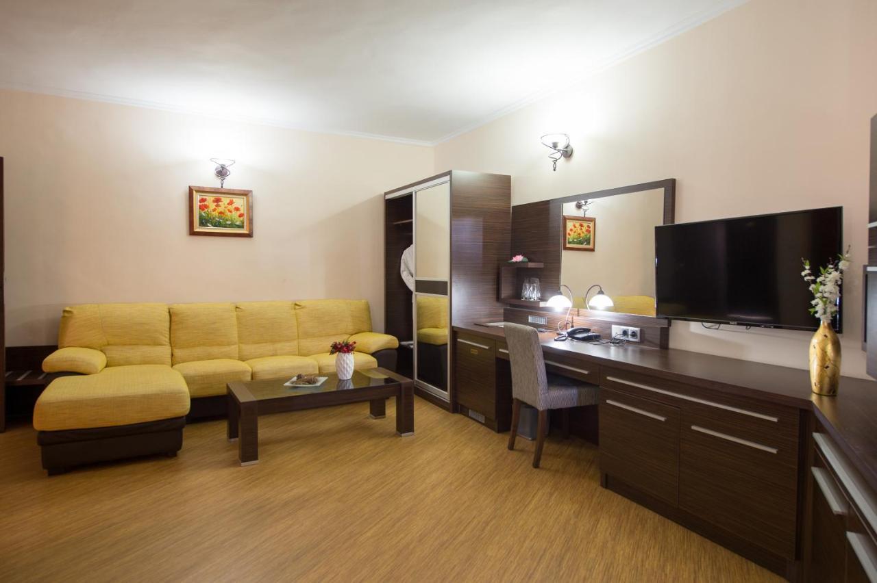 בטק Family Hotel Hebar מראה חיצוני תמונה