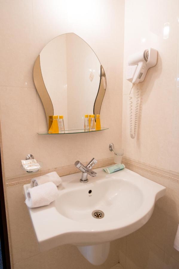 בטק Family Hotel Hebar מראה חיצוני תמונה