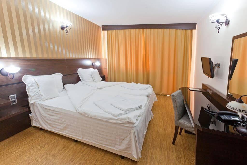 בטק Family Hotel Hebar מראה חיצוני תמונה