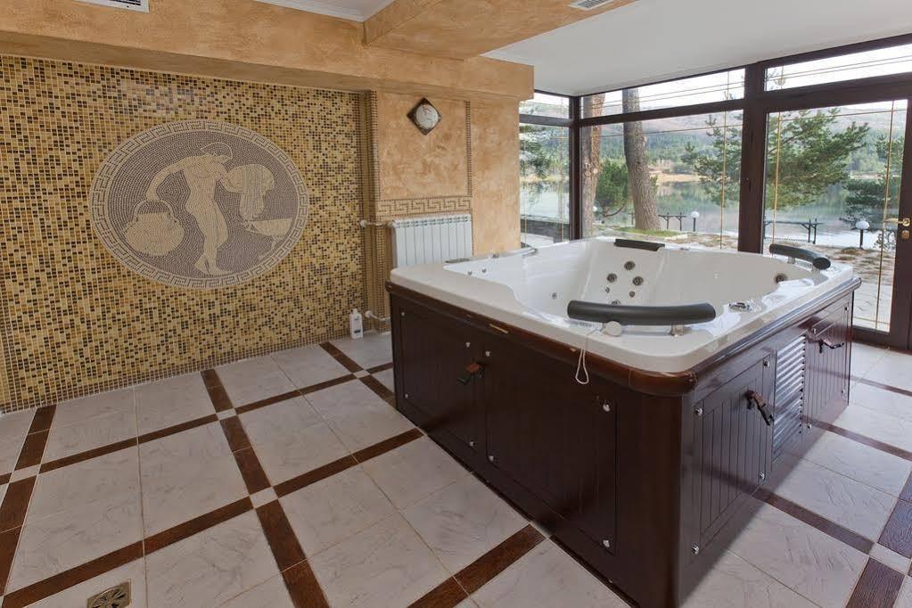 בטק Family Hotel Hebar מראה חיצוני תמונה
