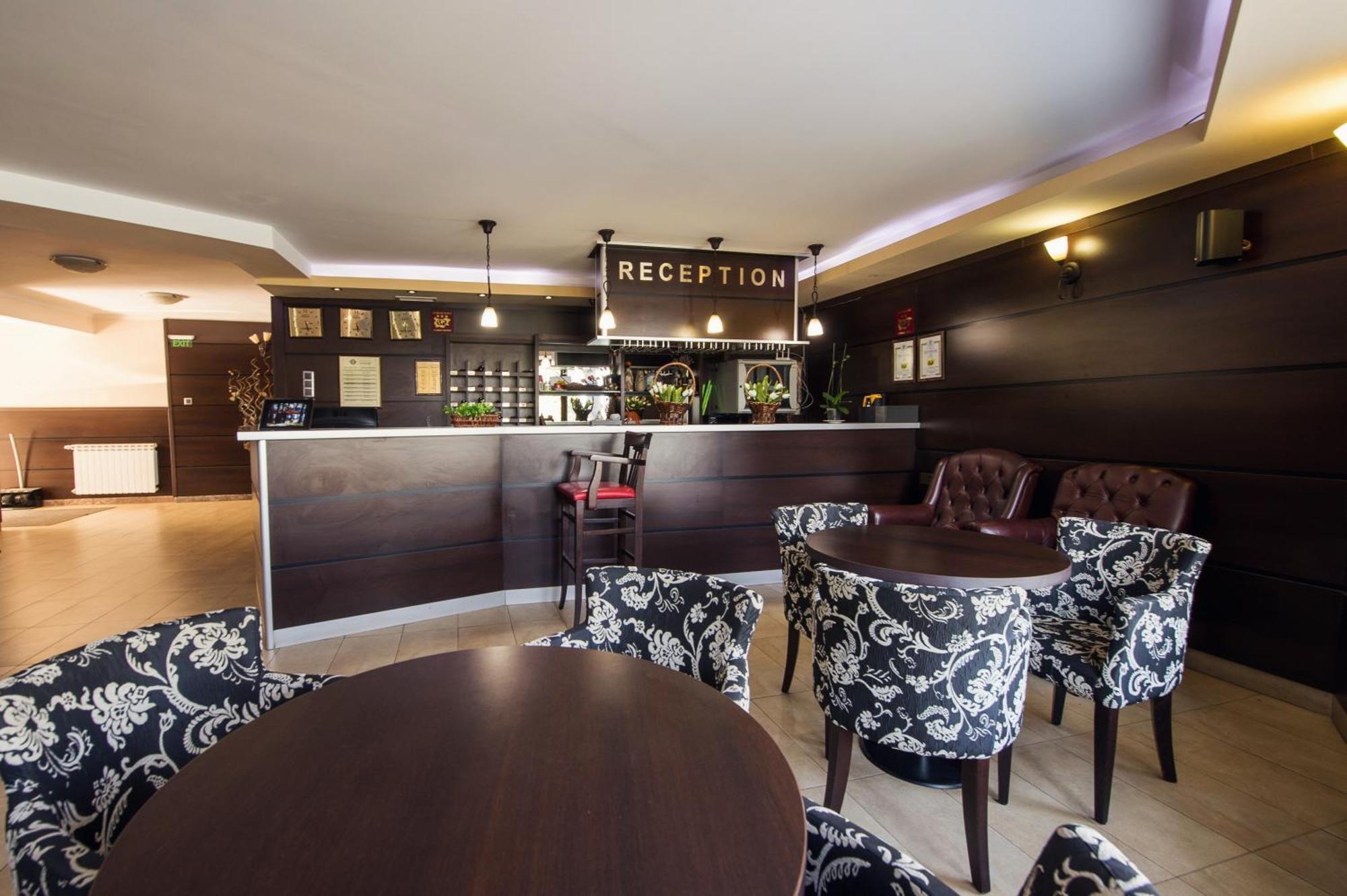 בטק Family Hotel Hebar מראה חיצוני תמונה