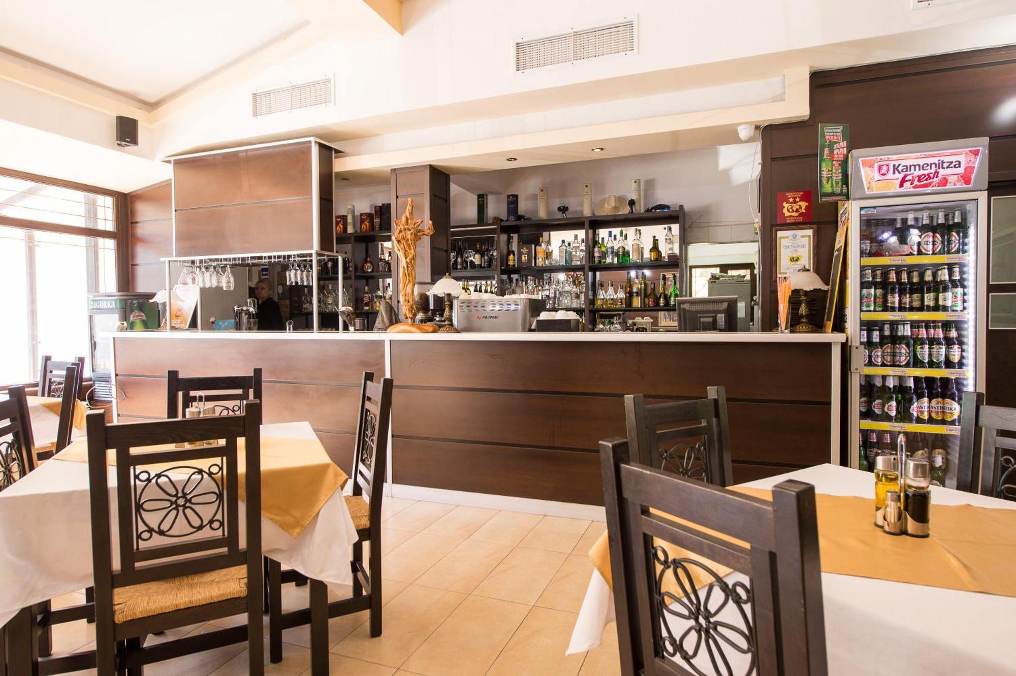 בטק Family Hotel Hebar מראה חיצוני תמונה